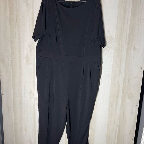 Torrid new black crepe romper jumpsuit short sleeve boat neck, size 22 - Picture 7 of 16